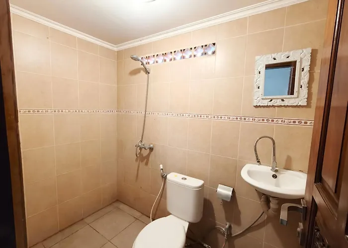 Astina Garden - Tropical & Cozy House In بيت ضيافة أُلُواتو