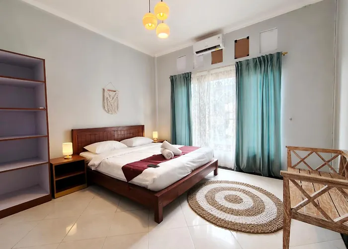 Astina Garden - Tropical & Cozy House In Affittacamere